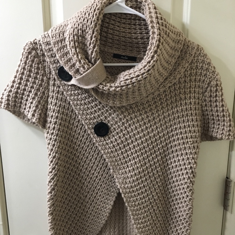 Tan Short Sleeved Sweater ❤️